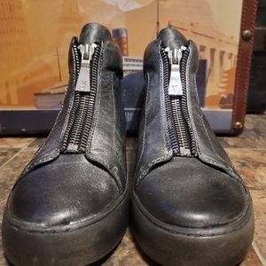 (MOVING SALE)Women's Frye sneaker boot 9.5